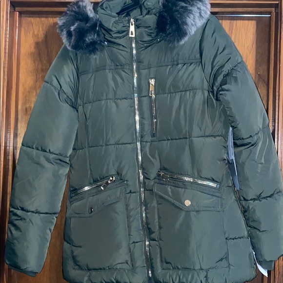 Winter coat 🥶 - Picture 2 of 4